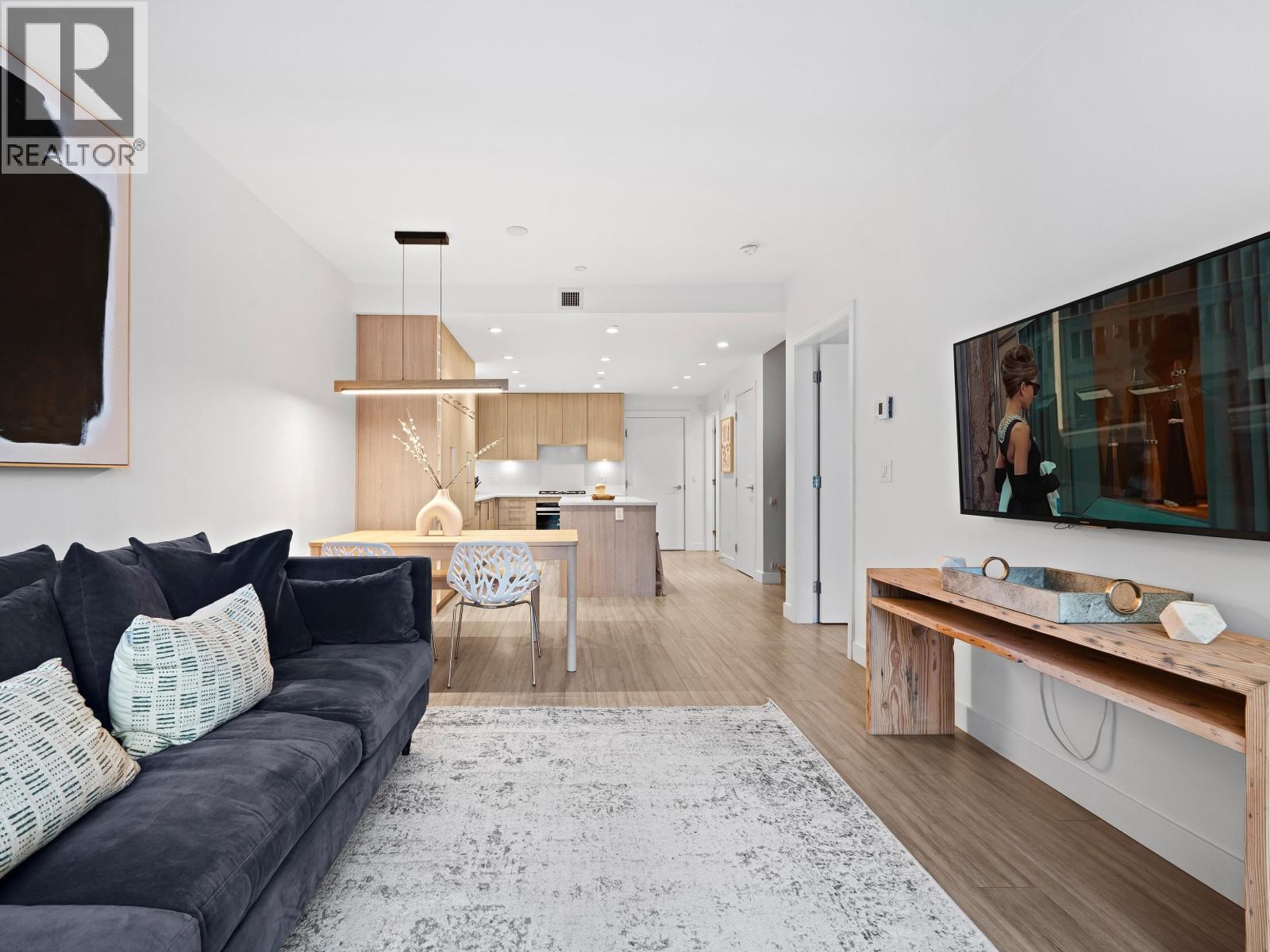 107 733 E 3rd Street, North Vancouver, British Columbia  V7L 1G8 - Photo 6 - R3090101