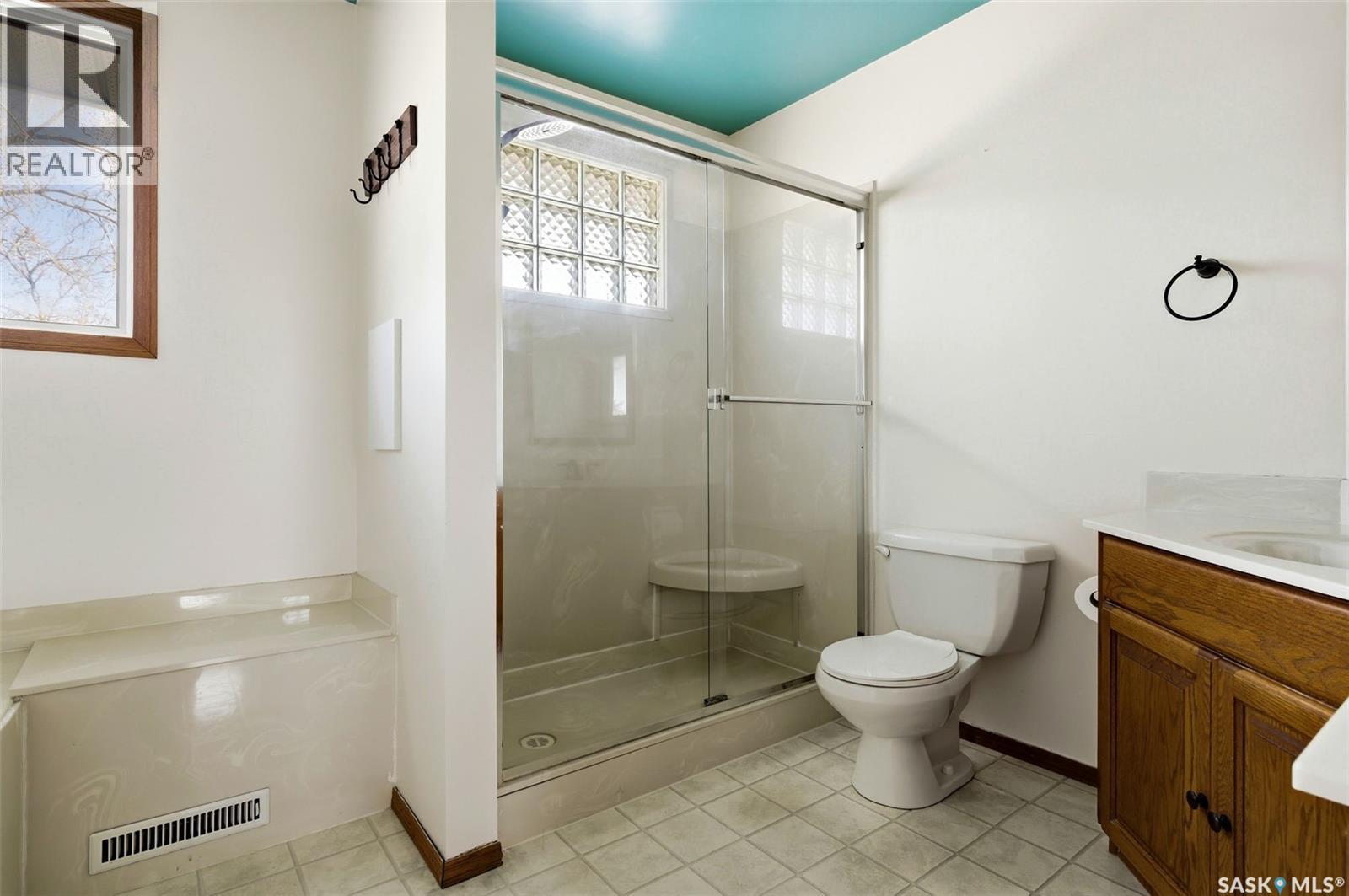 215 Dorothy Street, Regina, Saskatchewan  S4T 5V7 - Photo 22 - SK030055