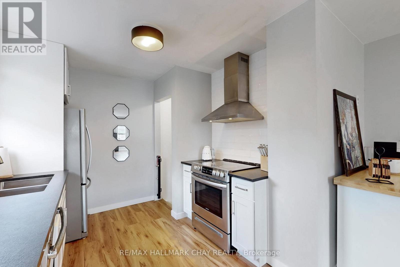 9 Bolton Avenue, Thorold, Ontario  L2V 3H5 - Photo 10 - X12866520