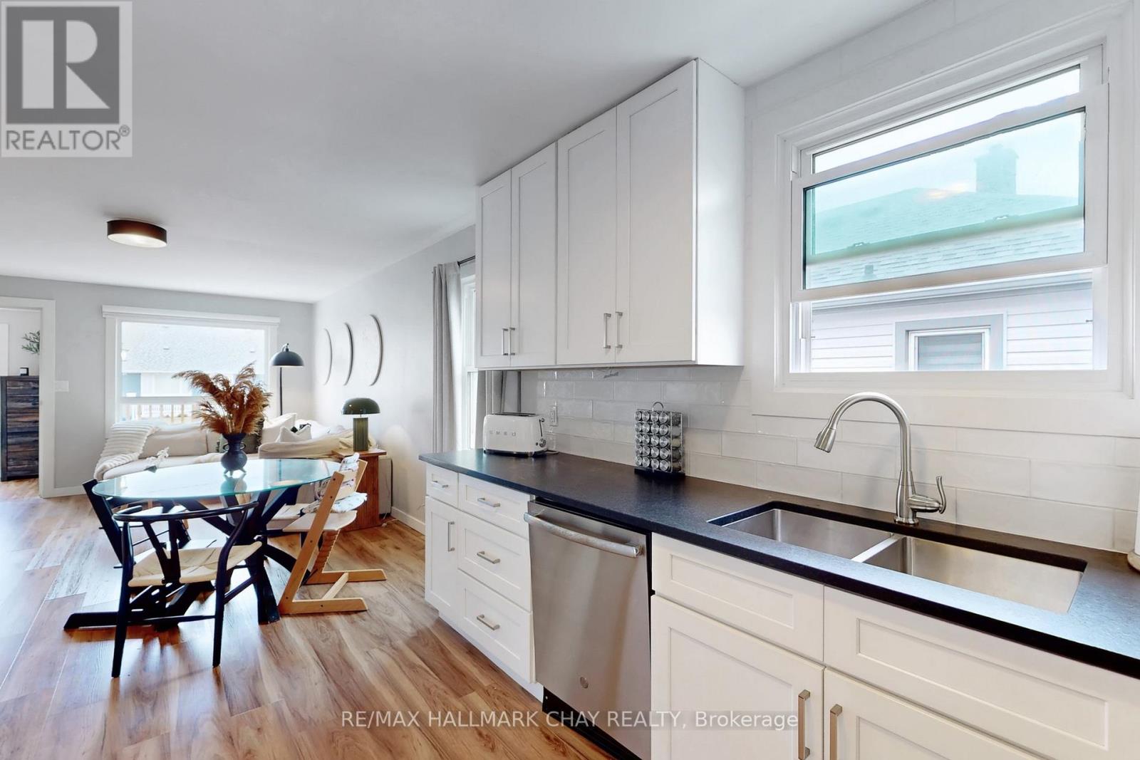 9 Bolton Avenue, Thorold, Ontario  L2V 3H5 - Photo 11 - X12866520