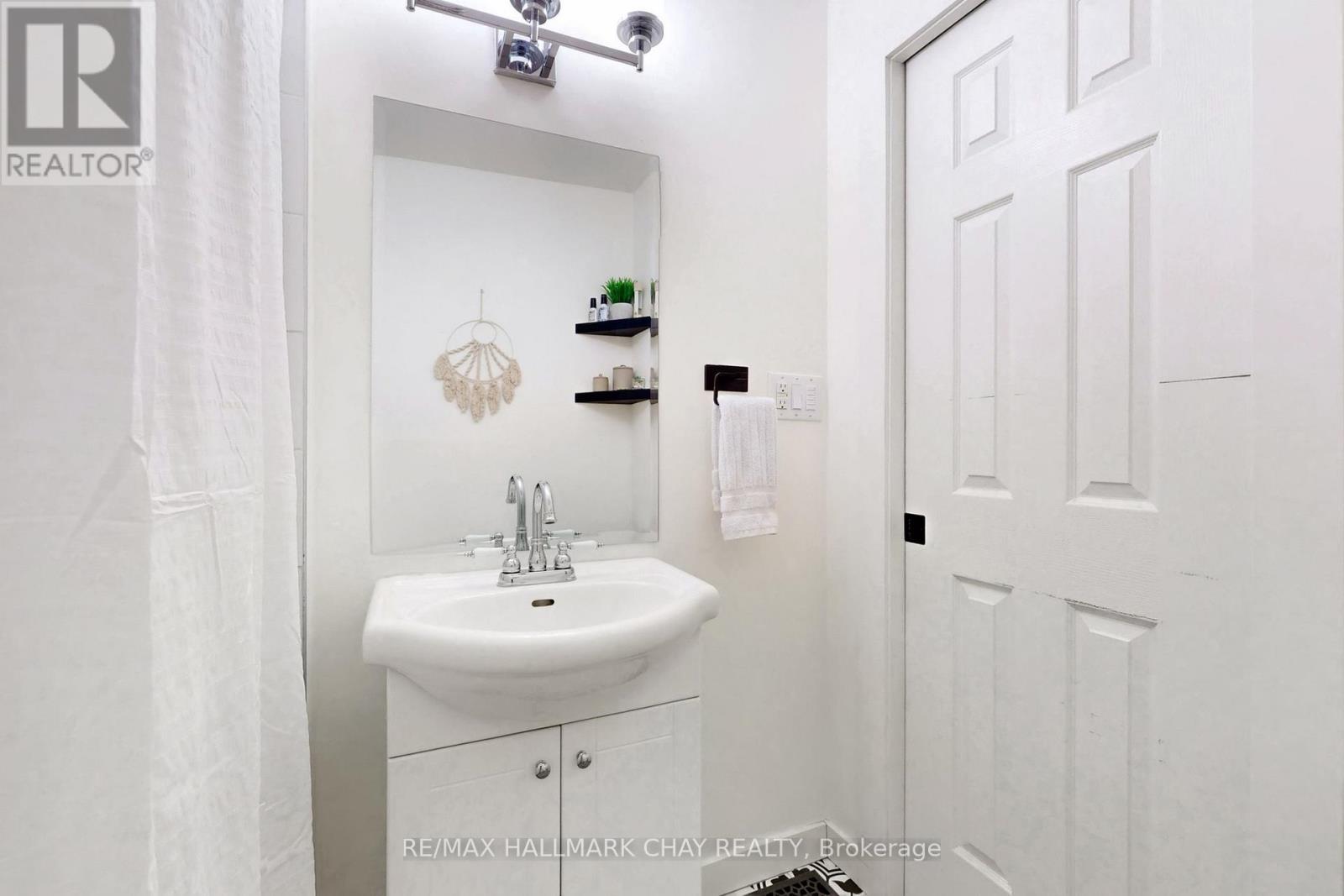 9 Bolton Avenue, Thorold, Ontario  L2V 3H5 - Photo 17 - X12866520