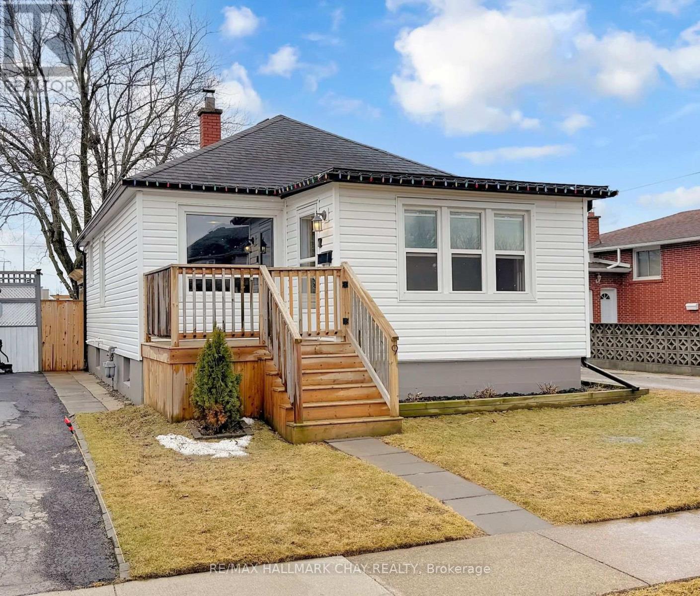 9 Bolton Avenue, Thorold, Ontario  L2V 3H5 - Photo 3 - X12866520