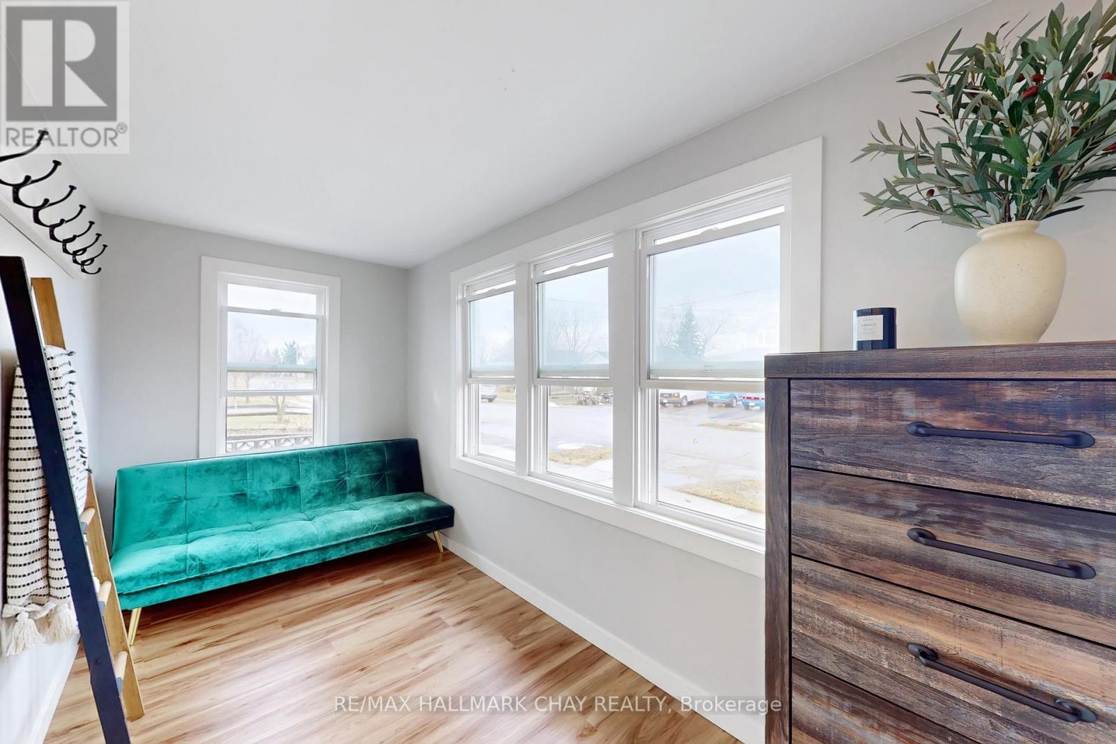 9 Bolton Avenue, Thorold, Ontario  L2V 3H5 - Photo 4 - X12866520