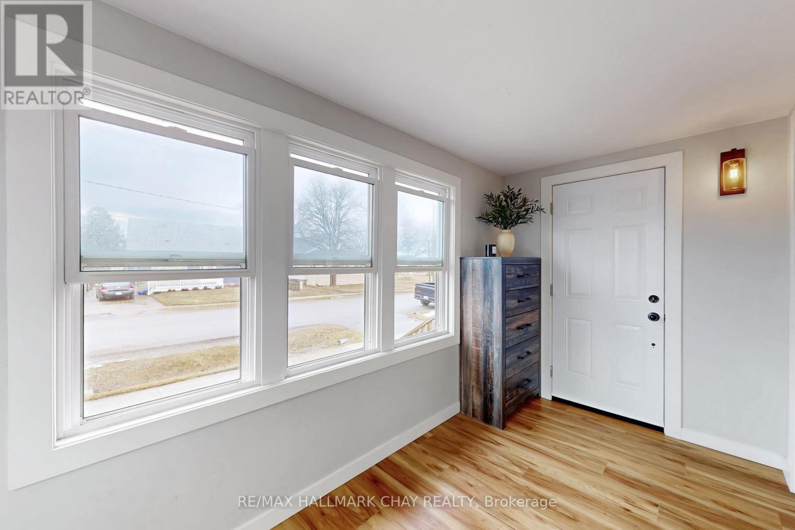 9 Bolton Avenue, Thorold, Ontario  L2V 3H5 - Photo 5 - X12866520