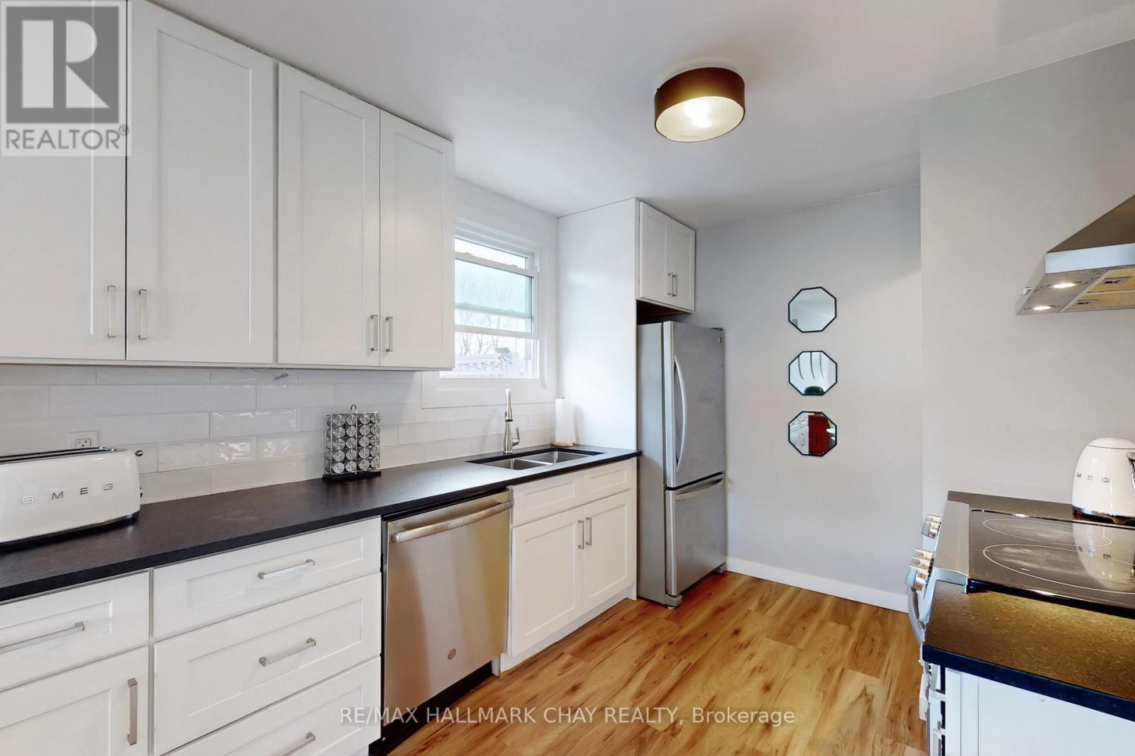 9 Bolton Avenue, Thorold, Ontario  L2V 3H5 - Photo 9 - X12866520