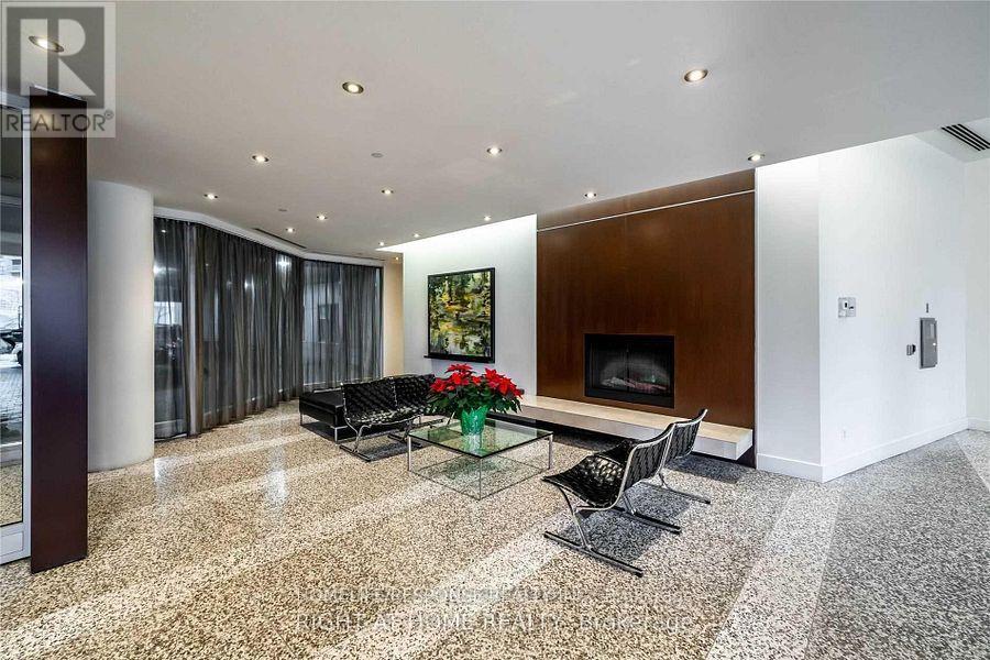 1709 - 208 Queens Quay, Toronto, Ontario  M5J 2Y5 - Photo 2 - C12866314