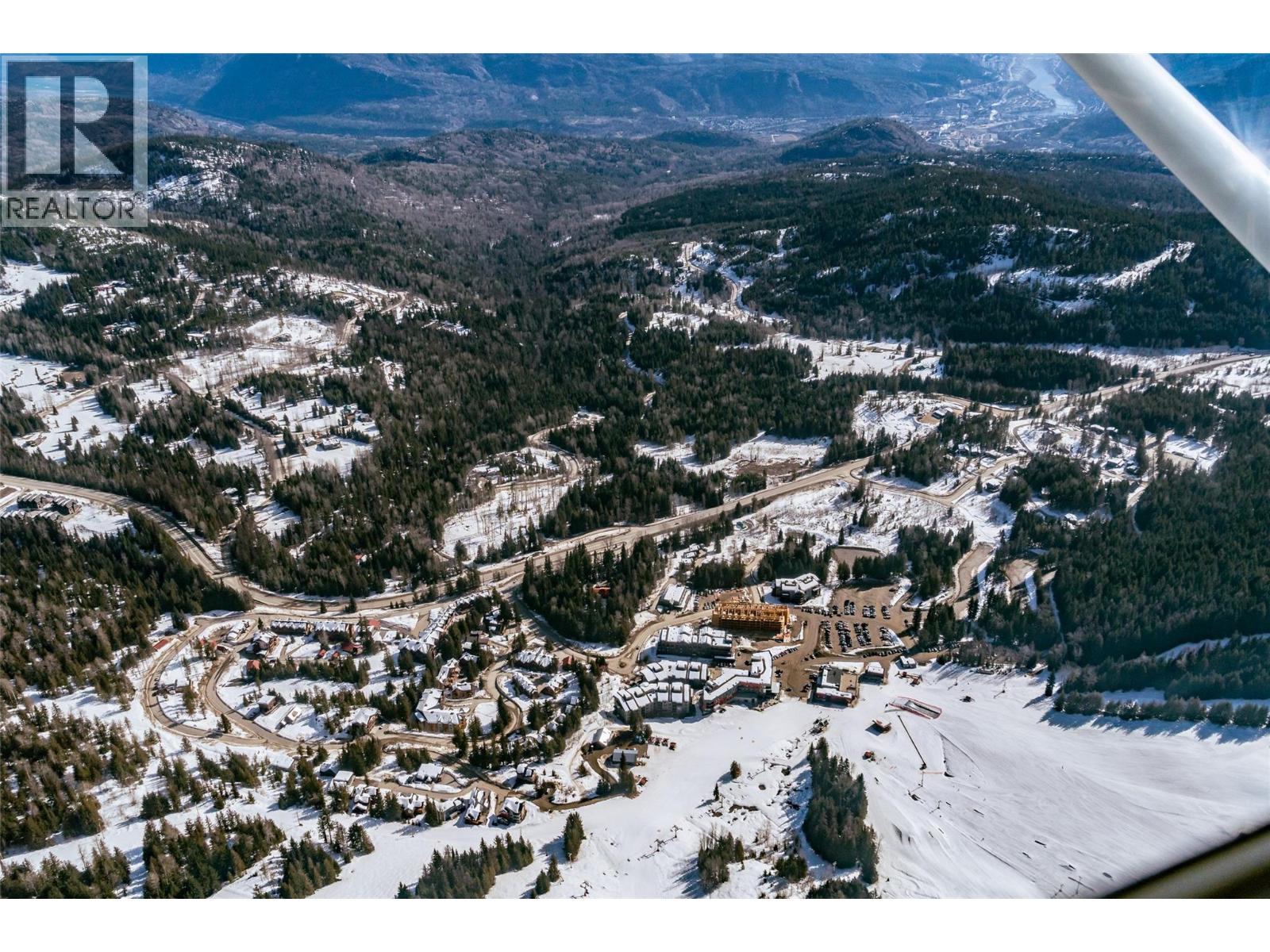 3052 Nancy Greene Highway, Rossland, British Columbia  V0G 1Y0 - Photo 24 - 10378046