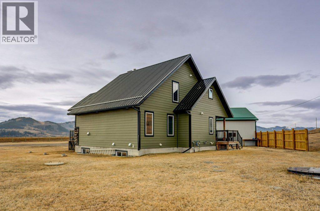 2222 Twp Rd 7-5, Lundbreck, Alberta  T0K 0H0 - Photo 5 - A2290998