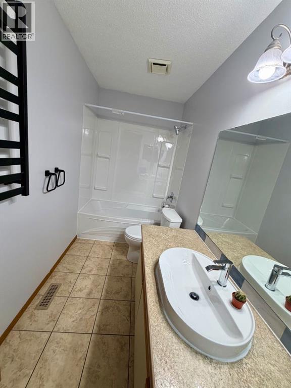 79 Greenham Drive, Red Deer, Alberta  T2P 3J9 - Photo 14 - A2291686