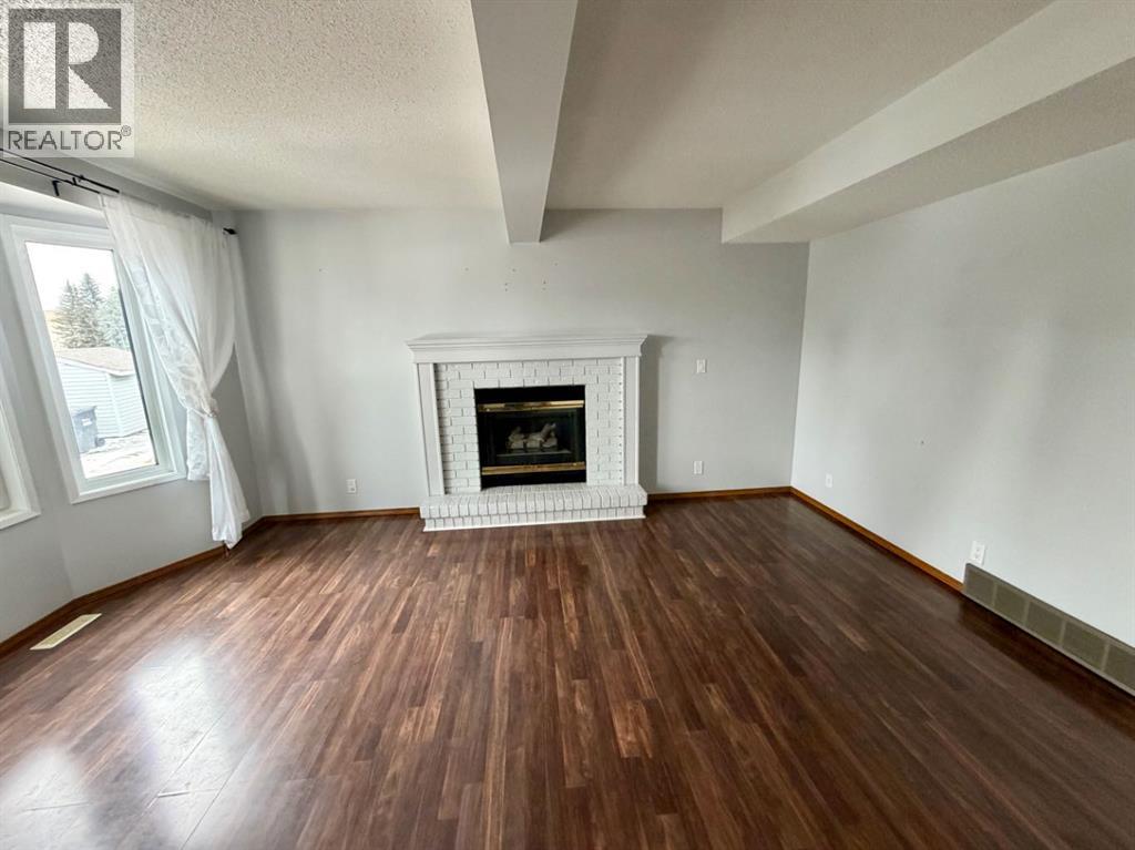 79 Greenham Drive, Red Deer, Alberta  T2P 3J9 - Photo 3 - A2291686