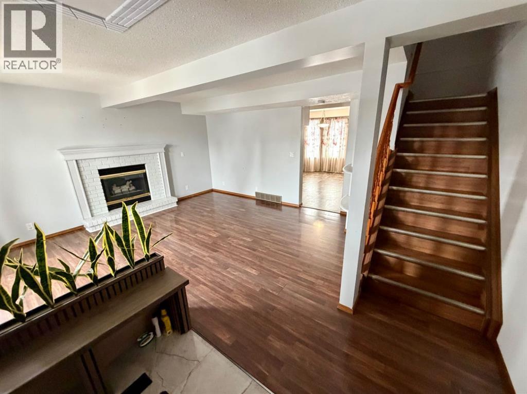 79 Greenham Drive, Red Deer, Alberta  T2P 3J9 - Photo 5 - A2291686