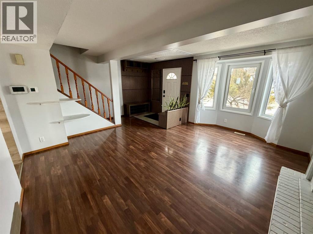 79 Greenham Drive, Red Deer, Alberta  T2P 3J9 - Photo 4 - A2291686