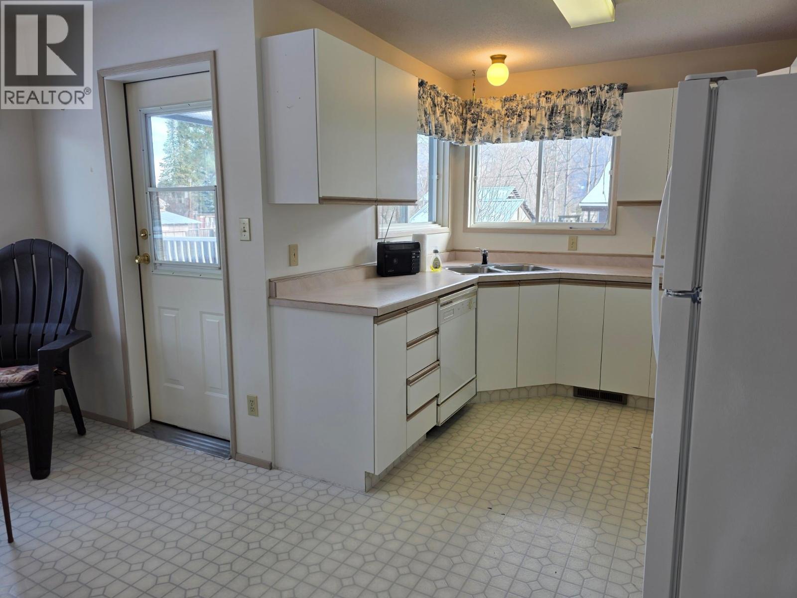 6660 21st Street, Grand Forks, British Columbia  V0H 1H4 - Photo 2 - 10376764