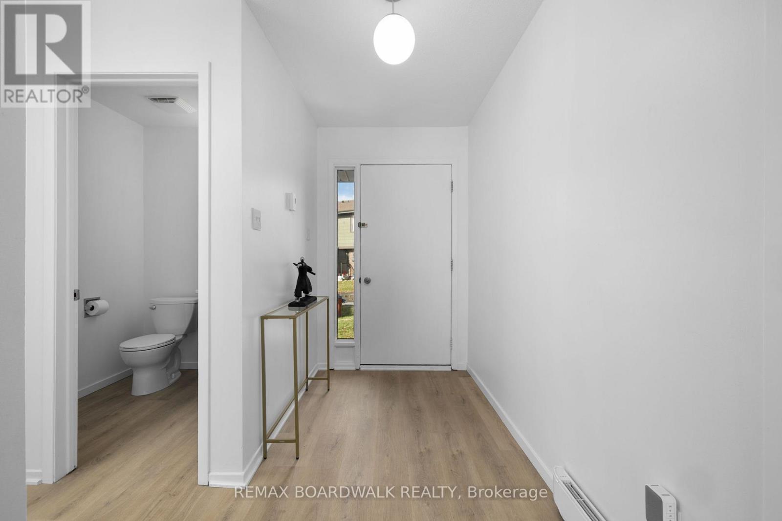 12 Selye Crescent, Ottawa, Ontario  K2K 1C9 - Photo 2 - X12656566