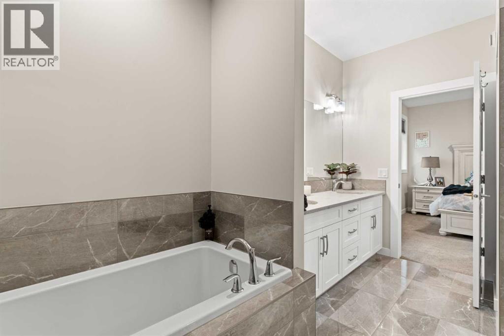 18 Drake Landing Street, Okotoks, Alberta  T1S 0P7 - Photo 34 - A2282904