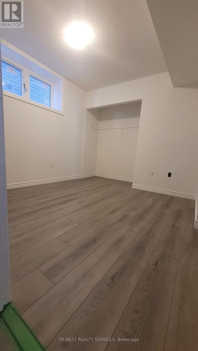 Bsmt - 93 Berkely Street, Wasaga Beach, Ontario  L9Z 2N6 - Photo 5 - S12839058