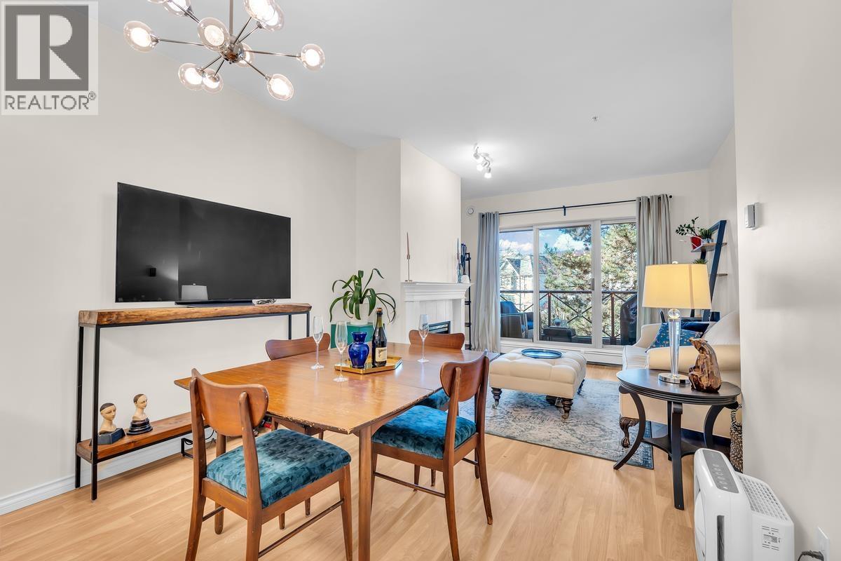 215 2109 ROWLAND STREET, port coquitlam, British Columbia