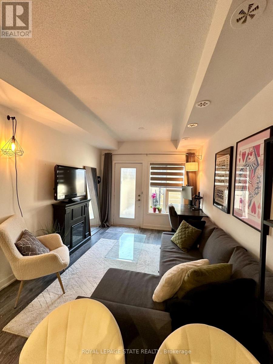 215 - 1137 Cooke Boulevard, Burlington, Ontario  L7T 0C3 - Photo 4 - W12865352