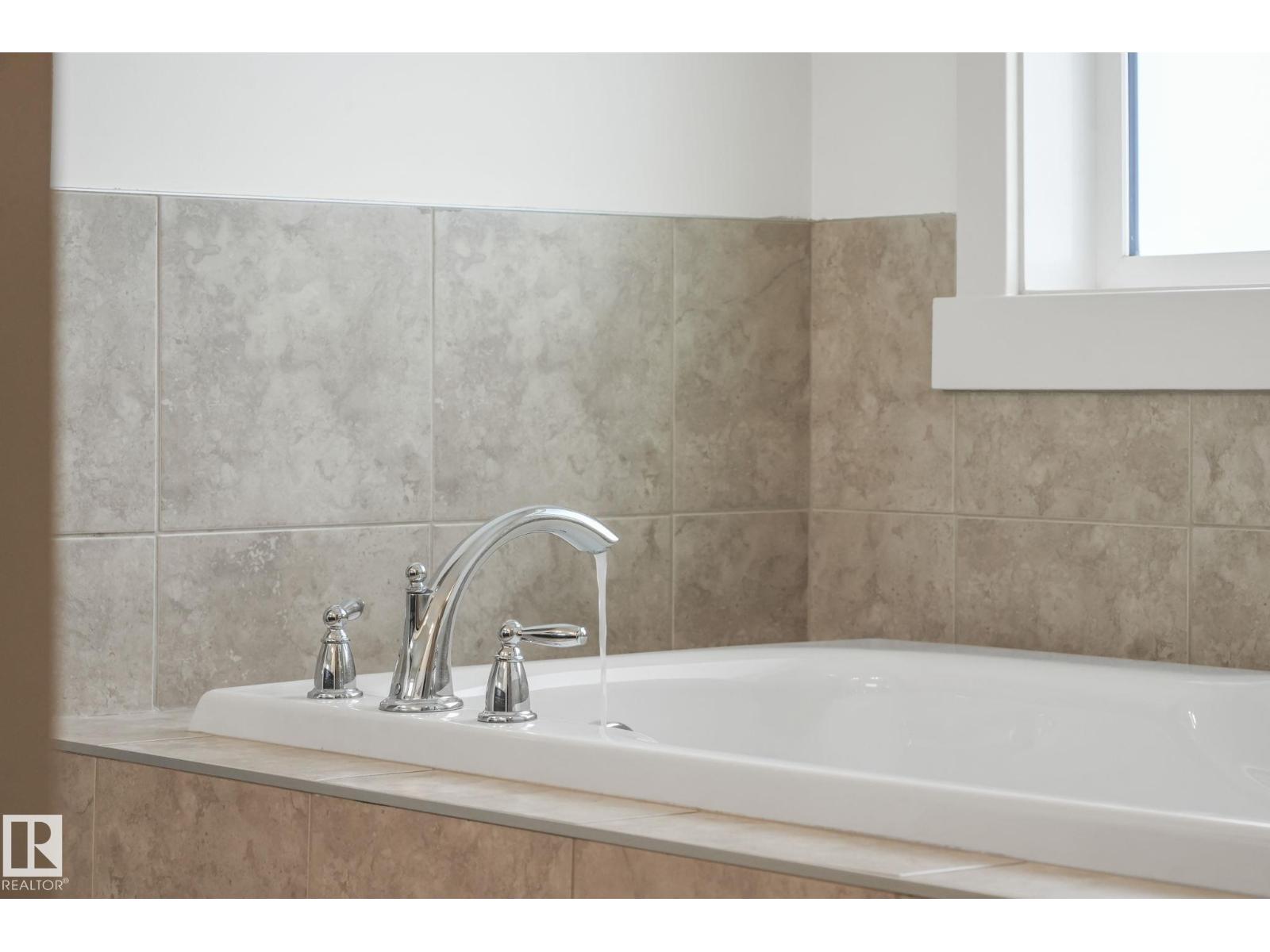 1548 36 Av Nw, Edmonton, Alberta T6T 0M5 - Photo 27 - E4476356