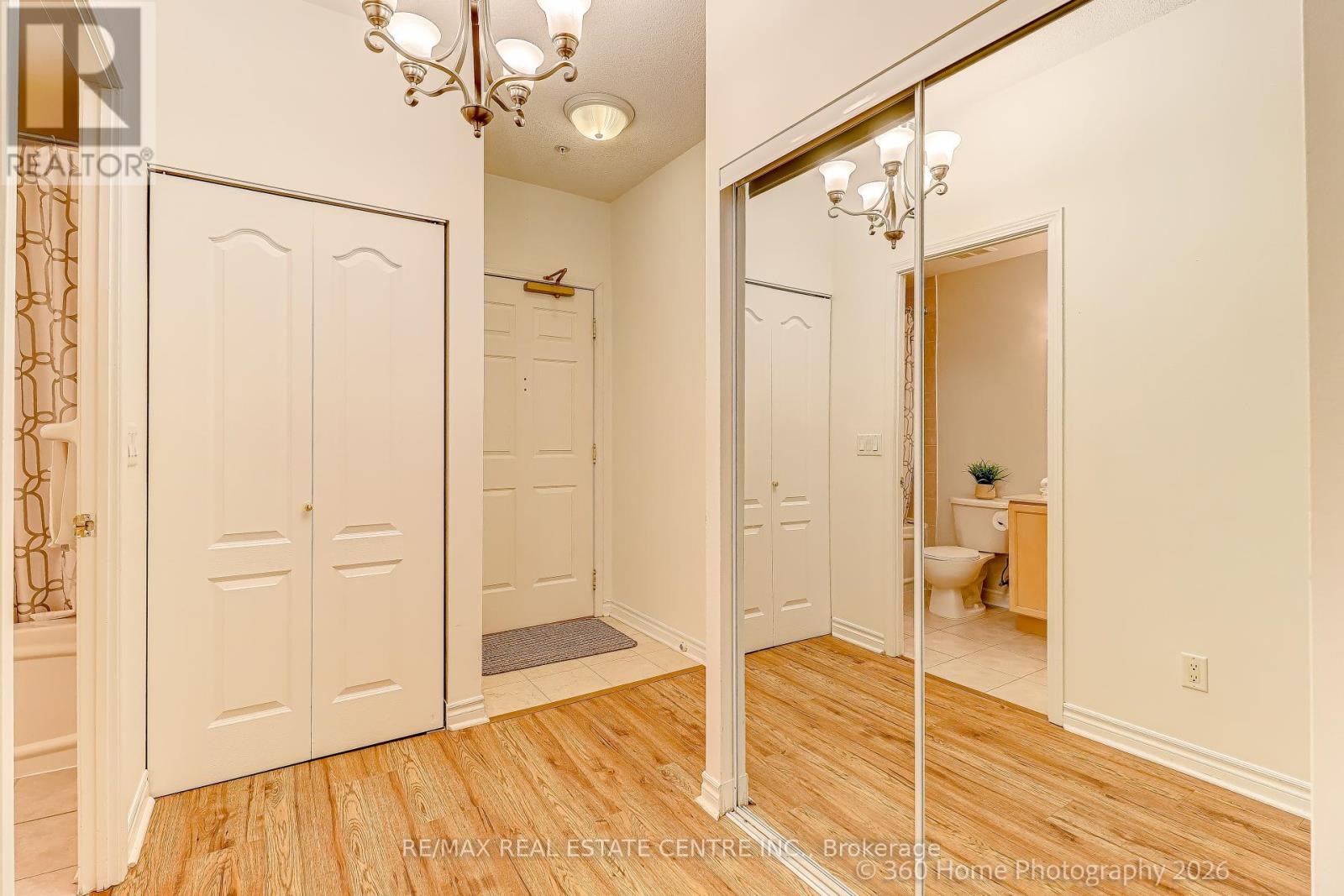 107 - 350 Princess Royal Drive, Mississauga, Ontario  L5B 4N1 - Photo 4 - W12865942