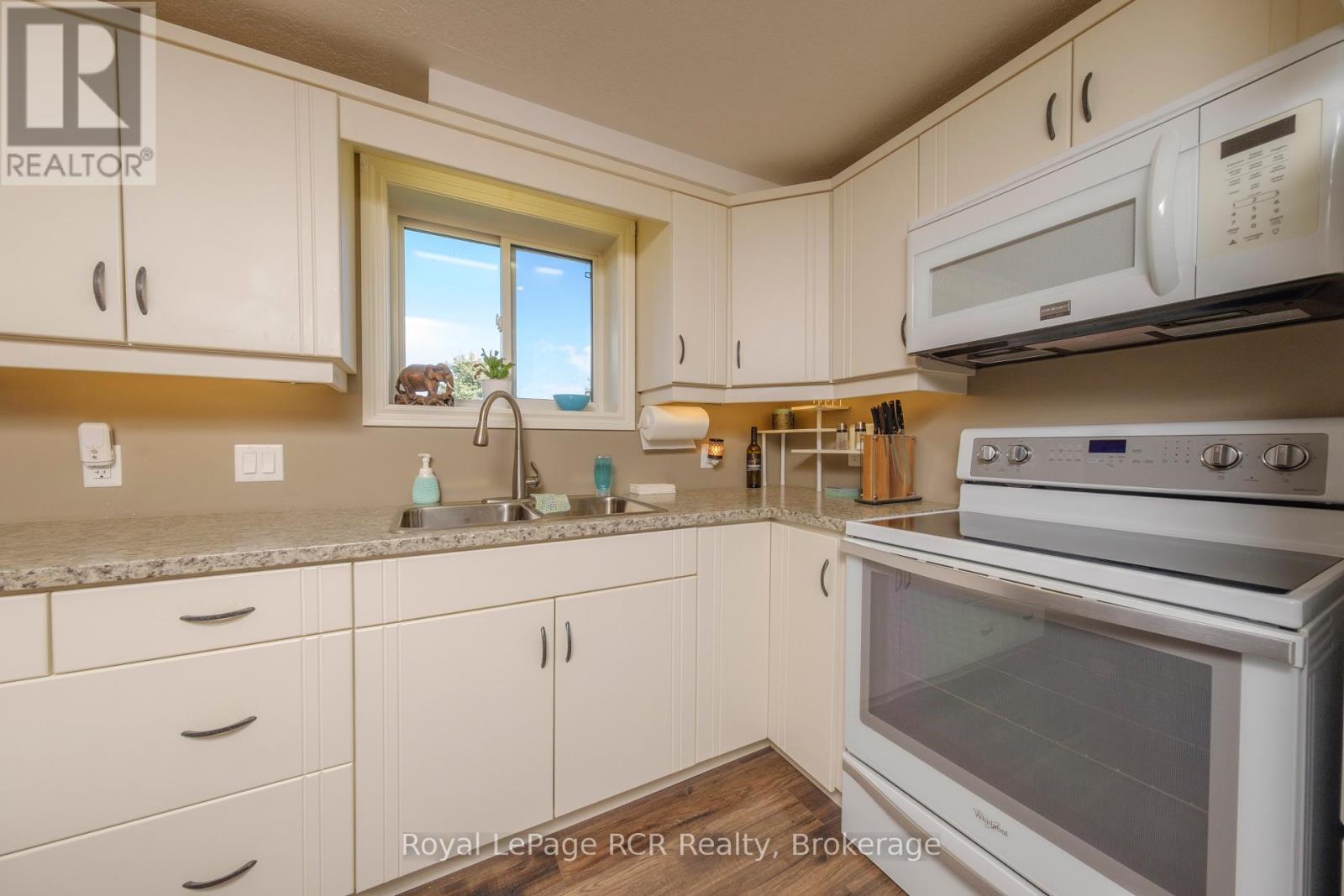 54 Lakefield Drive, Kincardine, Ontario  N2Z 0C9 - Photo 16 - X12866620