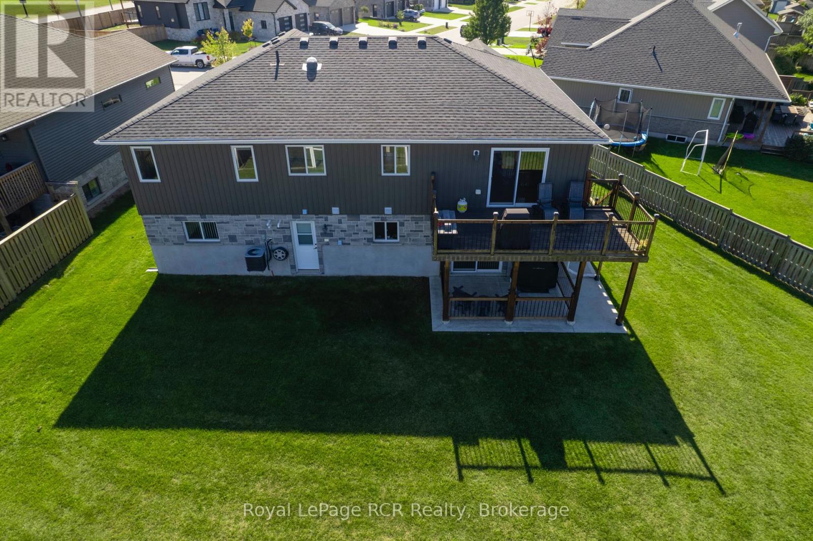 54 Lakefield Drive, Kincardine, Ontario  N2Z 0C9 - Photo 3 - X12866620
