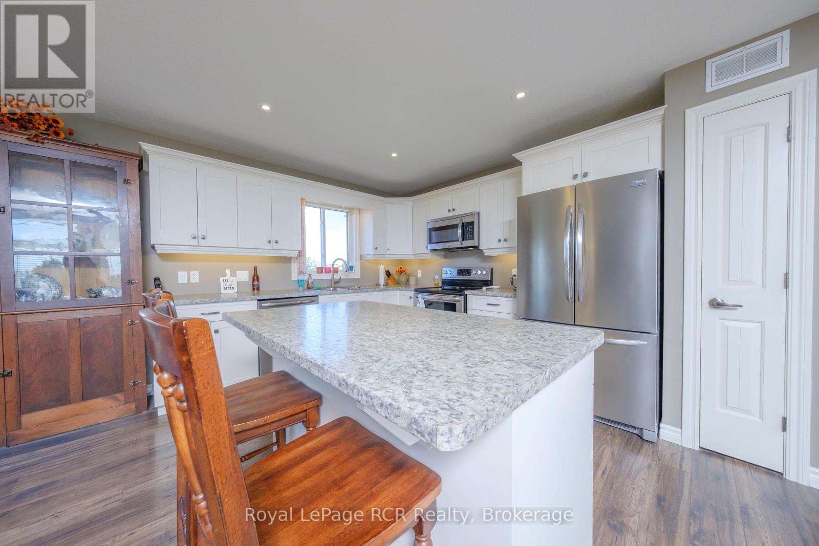 54 Lakefield Drive, Kincardine, Ontario  N2Z 0C9 - Photo 5 - X12866620