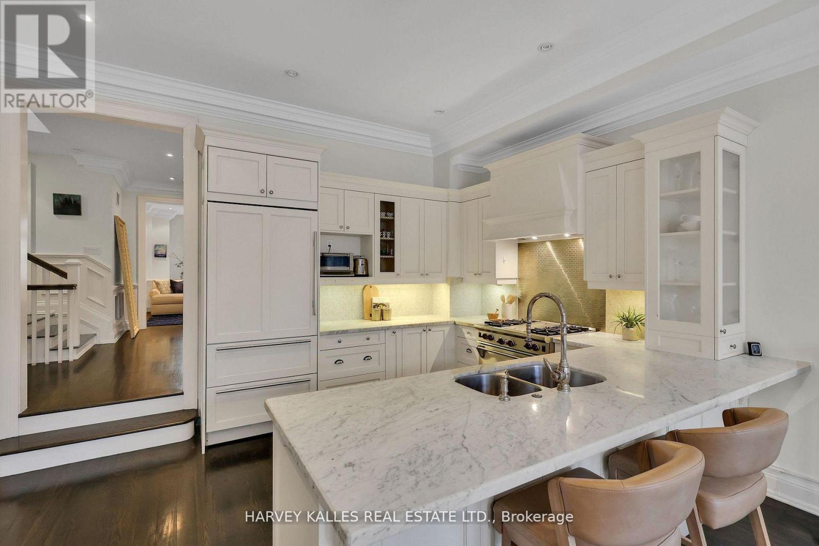 39 Gormley Avenue, Toronto, Ontario  M4V 1Y9 - Photo 16 - C12866604