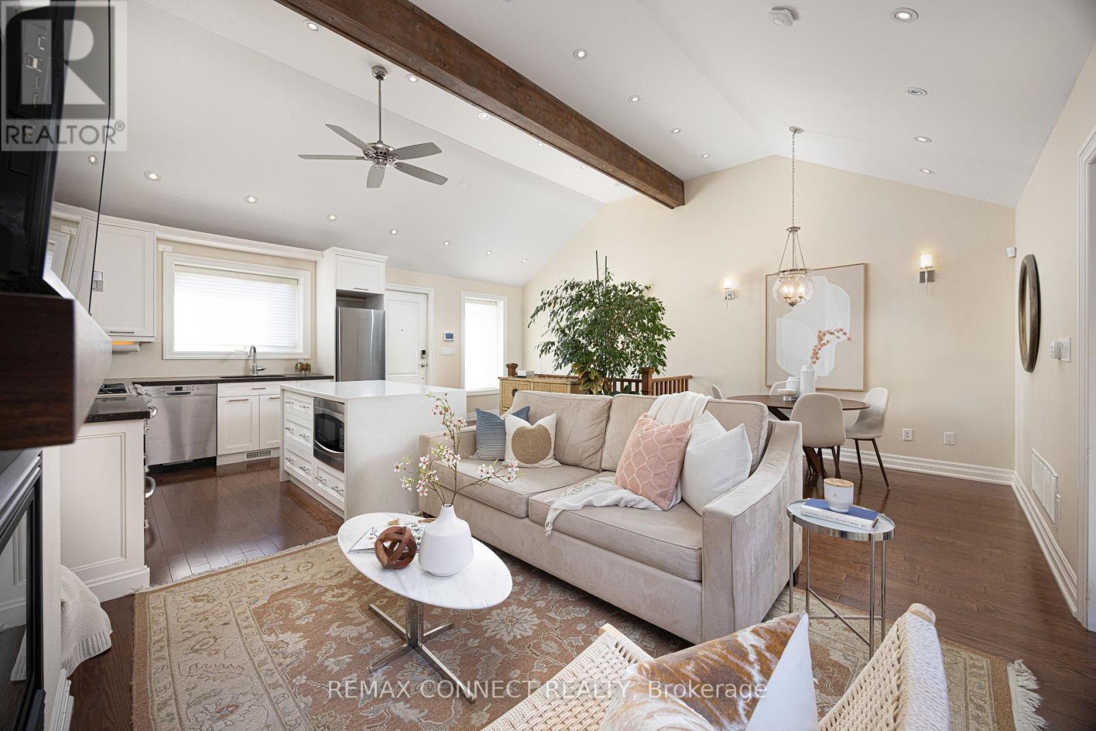 122 ROBINSON STREET, Toronto, Ontario