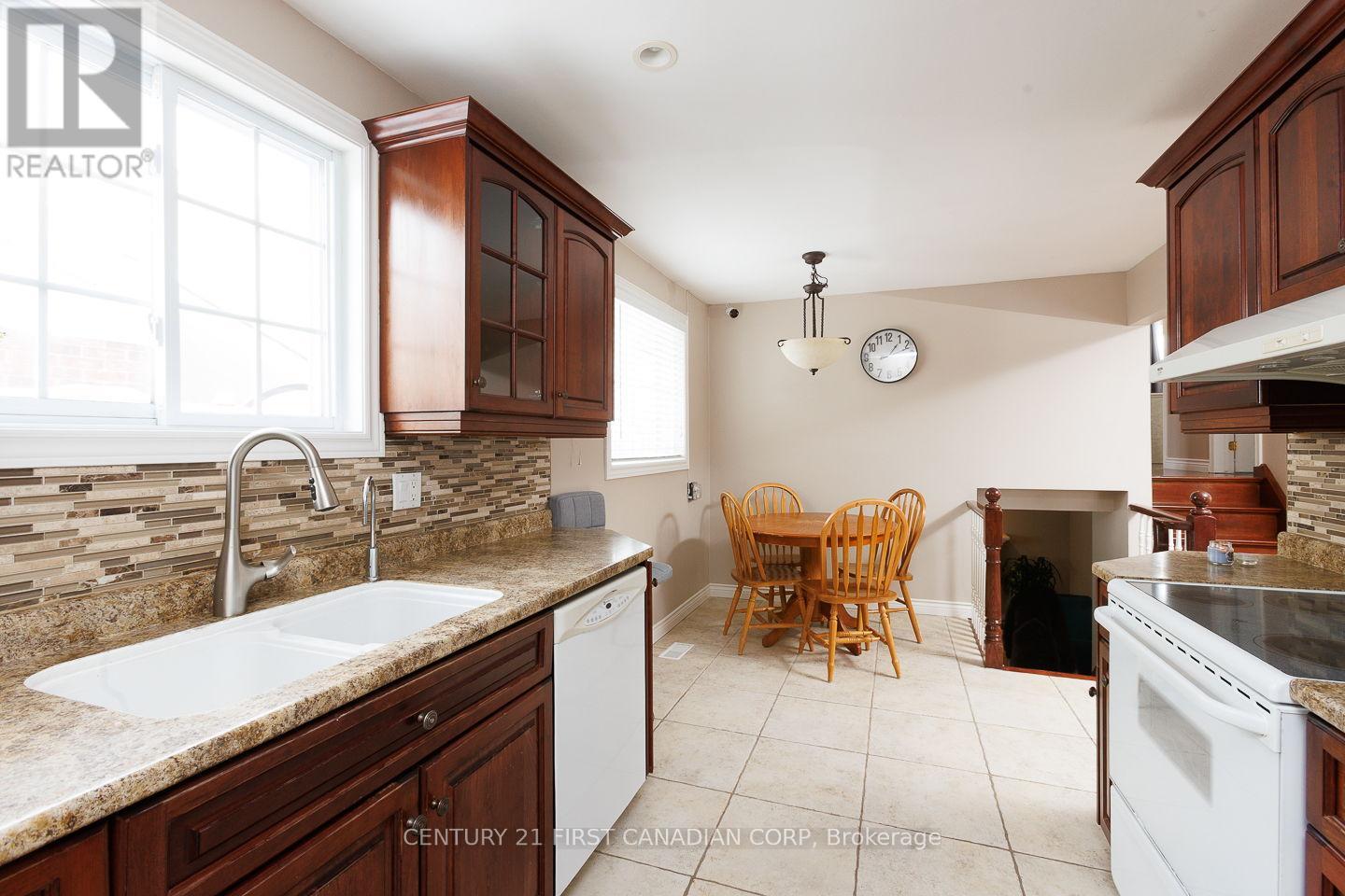 Photo 15 of 43 for 118 Rosamond Crescent