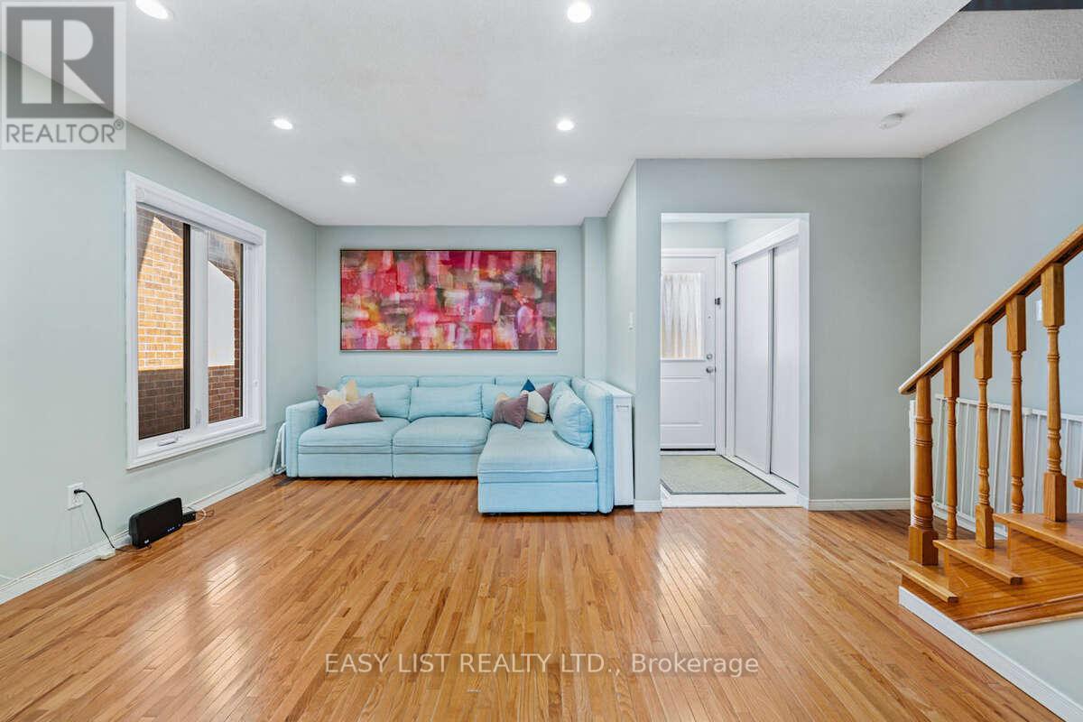 109 Whitney Place, Vaughan (Lakeview Estates), Ontario  L4J 6V6 - Photo 6 - N12866608