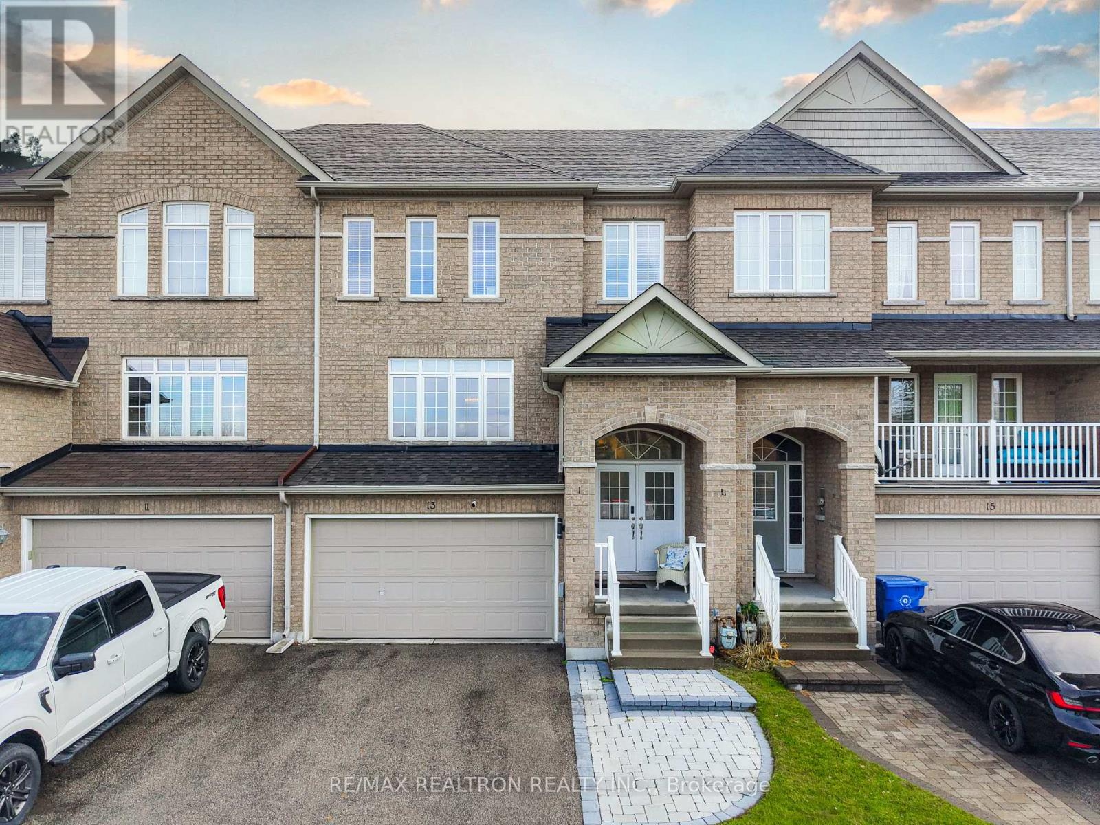 13 Arthur Case Crescent, East Gwillimbury, Ontario  L0G 1M0 - Photo 2 - N12866642