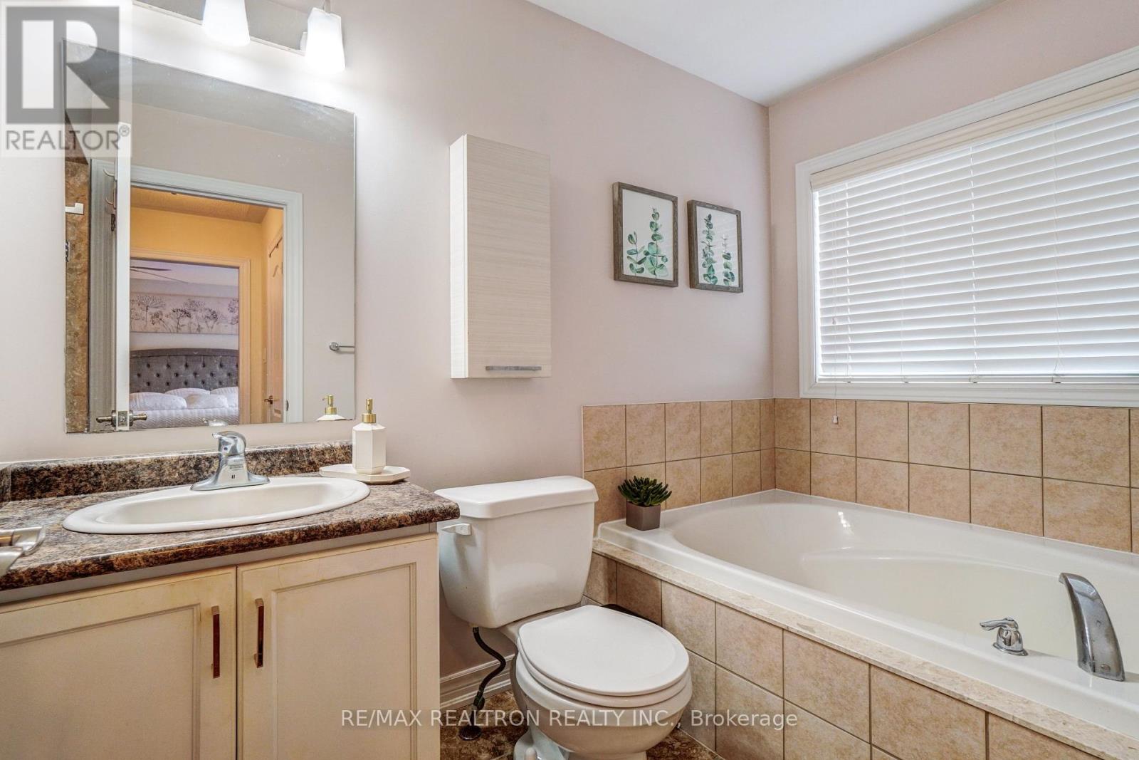 13 Arthur Case Crescent, East Gwillimbury, Ontario  L0G 1M0 - Photo 30 - N12866642