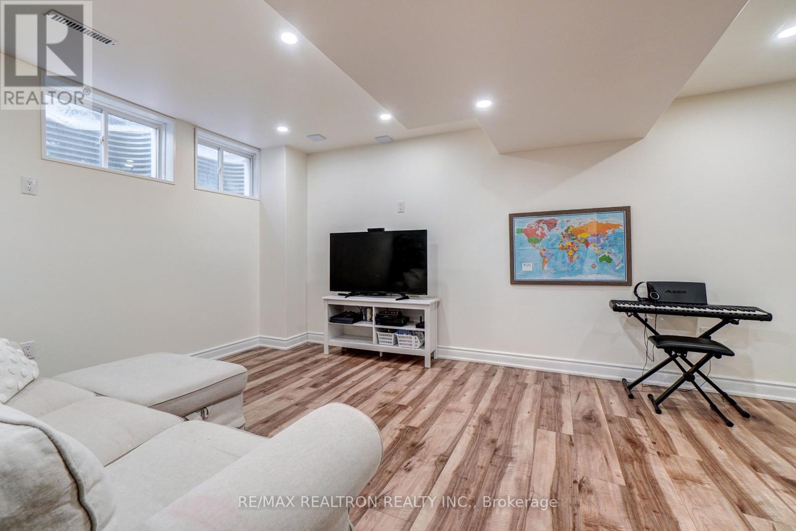 13 Arthur Case Crescent, East Gwillimbury, Ontario  L0G 1M0 - Photo 38 - N12866642