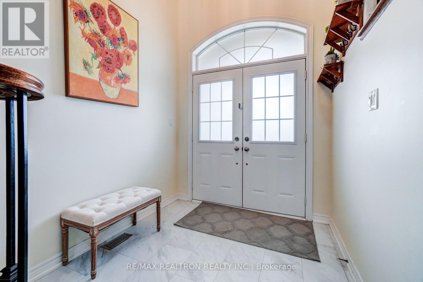 13 Arthur Case Crescent, East Gwillimbury, Ontario  L0G 1M0 - Photo 4 - N12866642