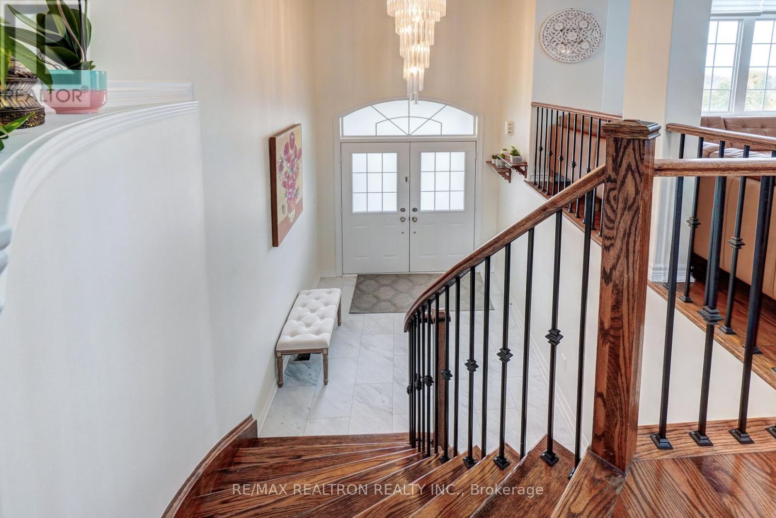 13 Arthur Case Crescent, East Gwillimbury, Ontario  L0G 1M0 - Photo 6 - N12866642