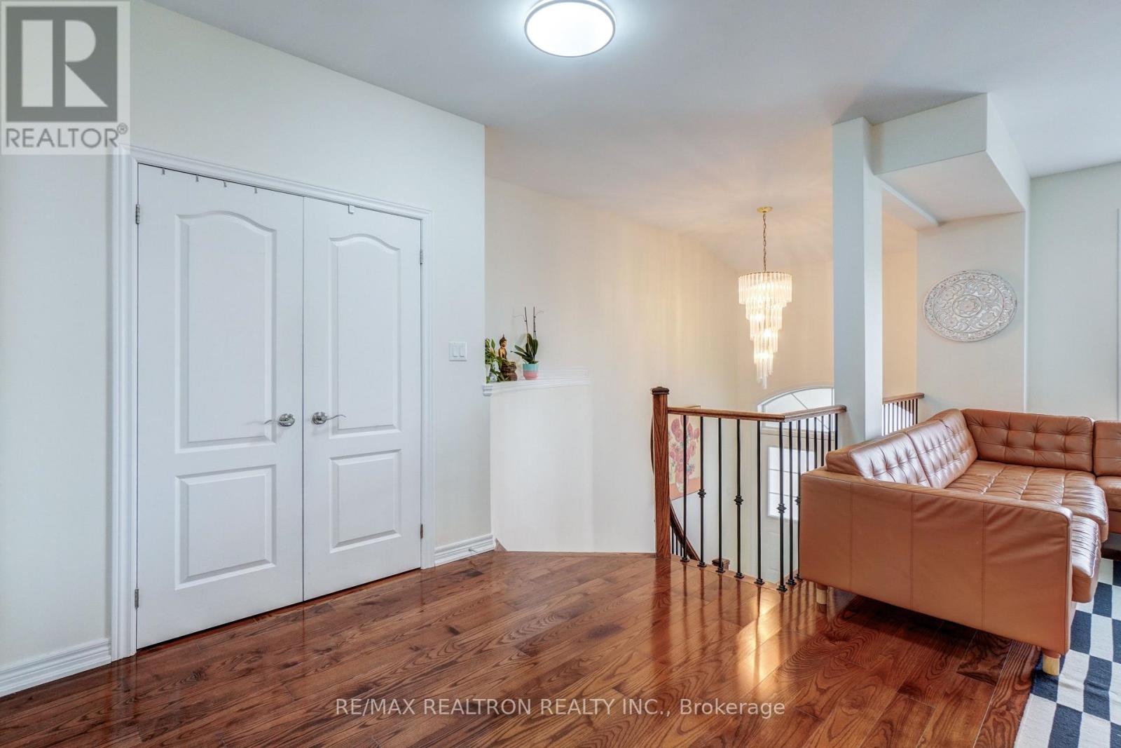 13 Arthur Case Crescent, East Gwillimbury, Ontario  L0G 1M0 - Photo 7 - N12866642