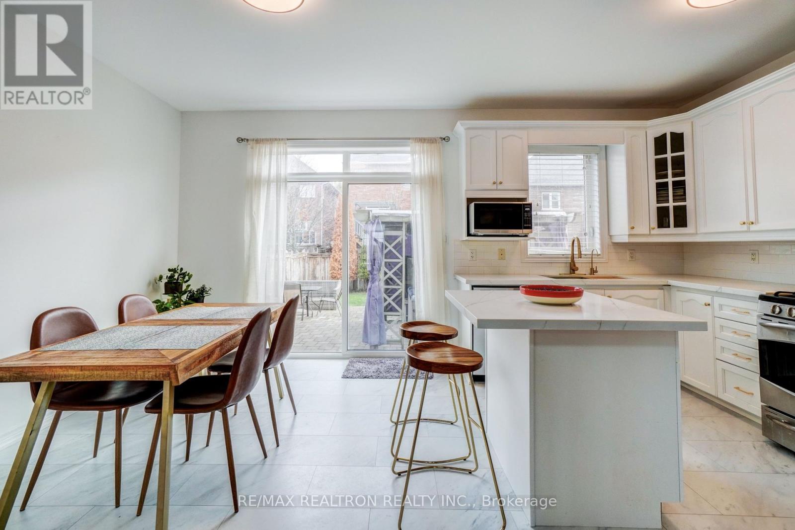 13 Arthur Case Crescent, East Gwillimbury, Ontario  L0G 1M0 - Photo 8 - N12866642