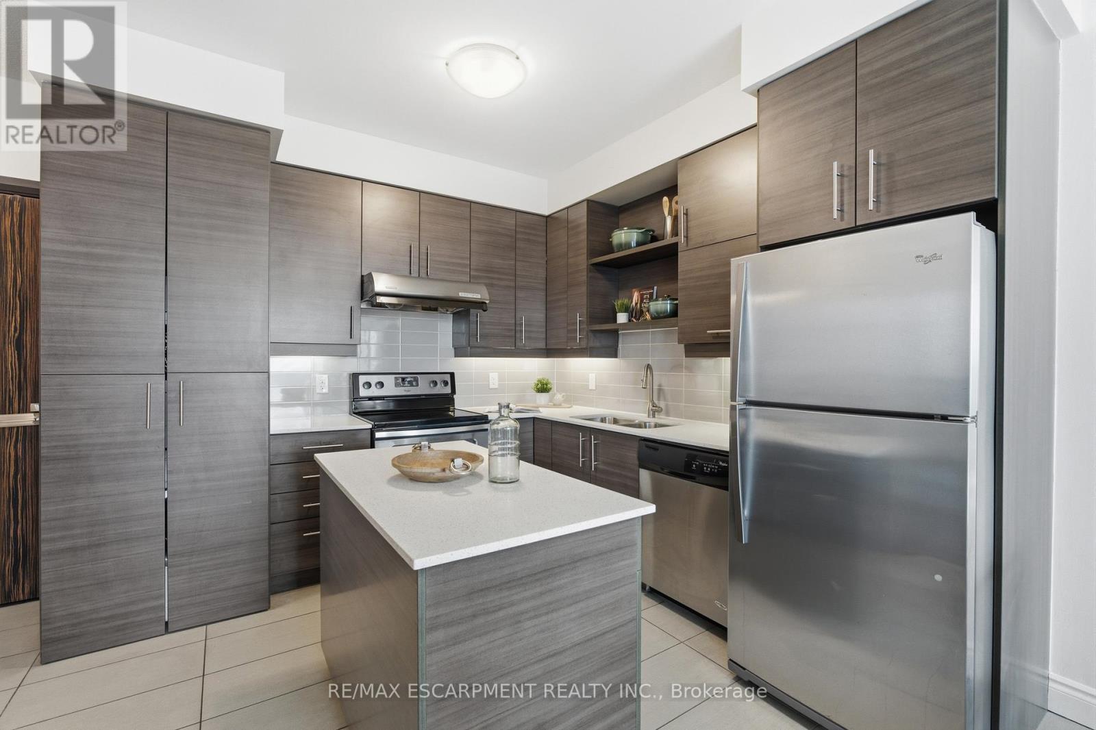 1210 - 277 South Park Road, Markham, Ontario  L3T 0B7 - Photo 8 - N12866658