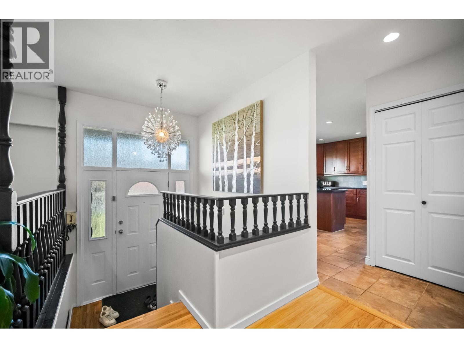 36 Mount Royal Drive, Port Moody, British Columbia  V3H 1P6 - Photo 3 - R3097870