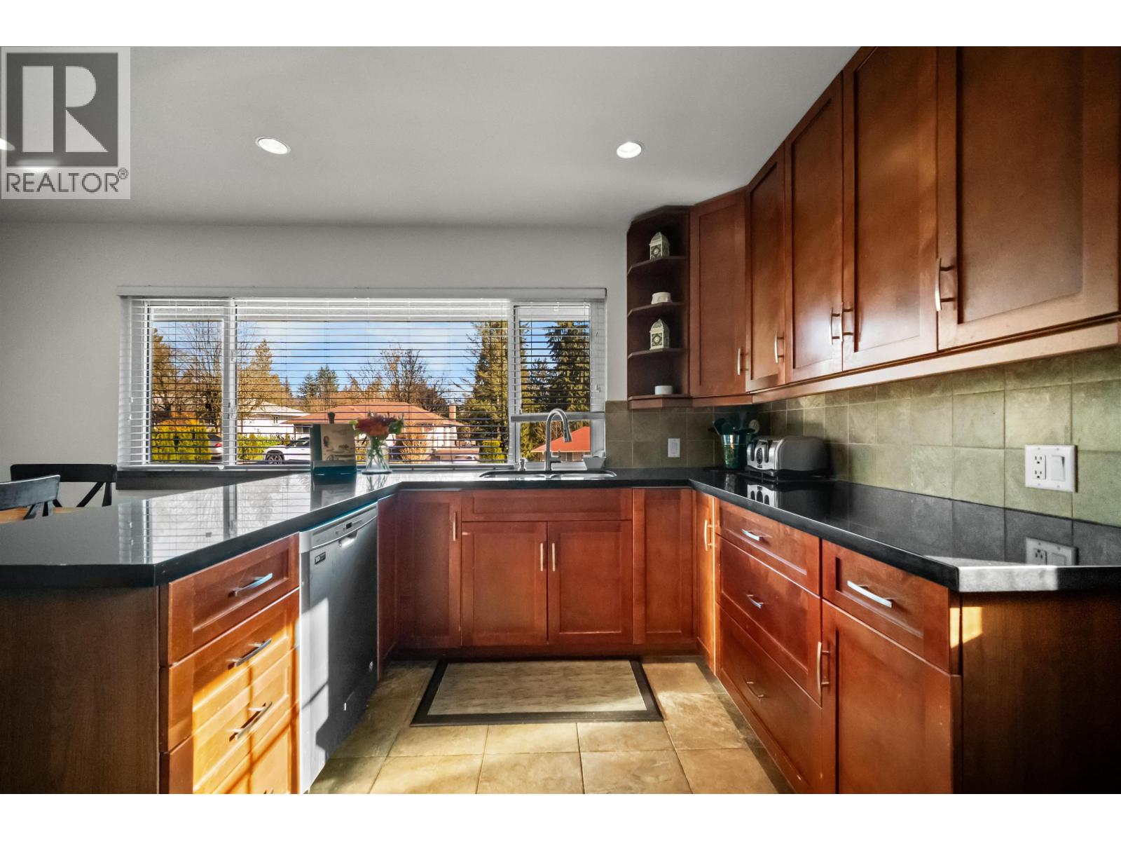 36 Mount Royal Drive, Port Moody, British Columbia  V3H 1P6 - Photo 10 - R3097870