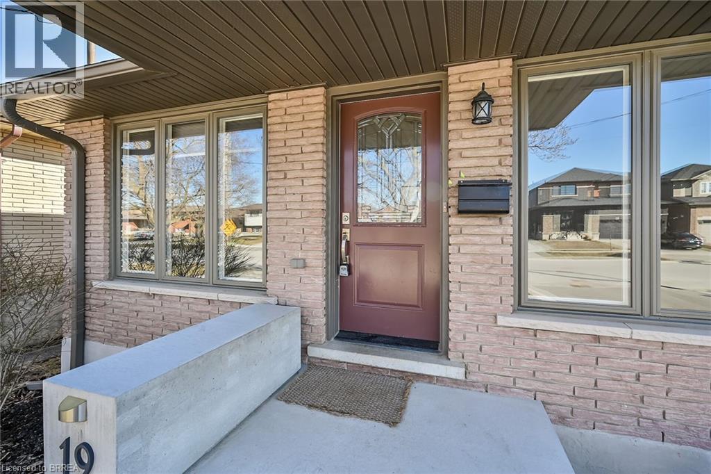 19 Cumberland Street, Brantford, Ontario  N3S 7J6 - Photo 3 - 40811056