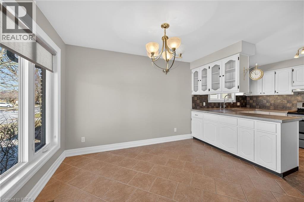 19 Cumberland Street, Brantford, Ontario  N3S 7J6 - Photo 5 - 40811056