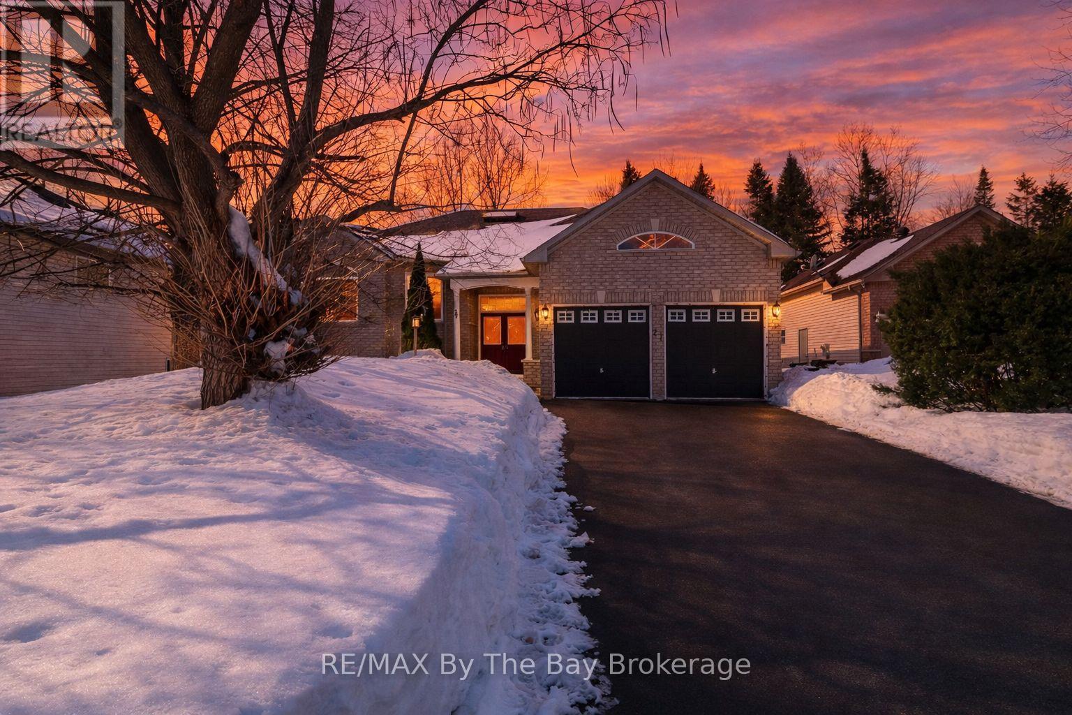 27 SILVERSANDS CRESCENT, Wasaga Beach, Ontario