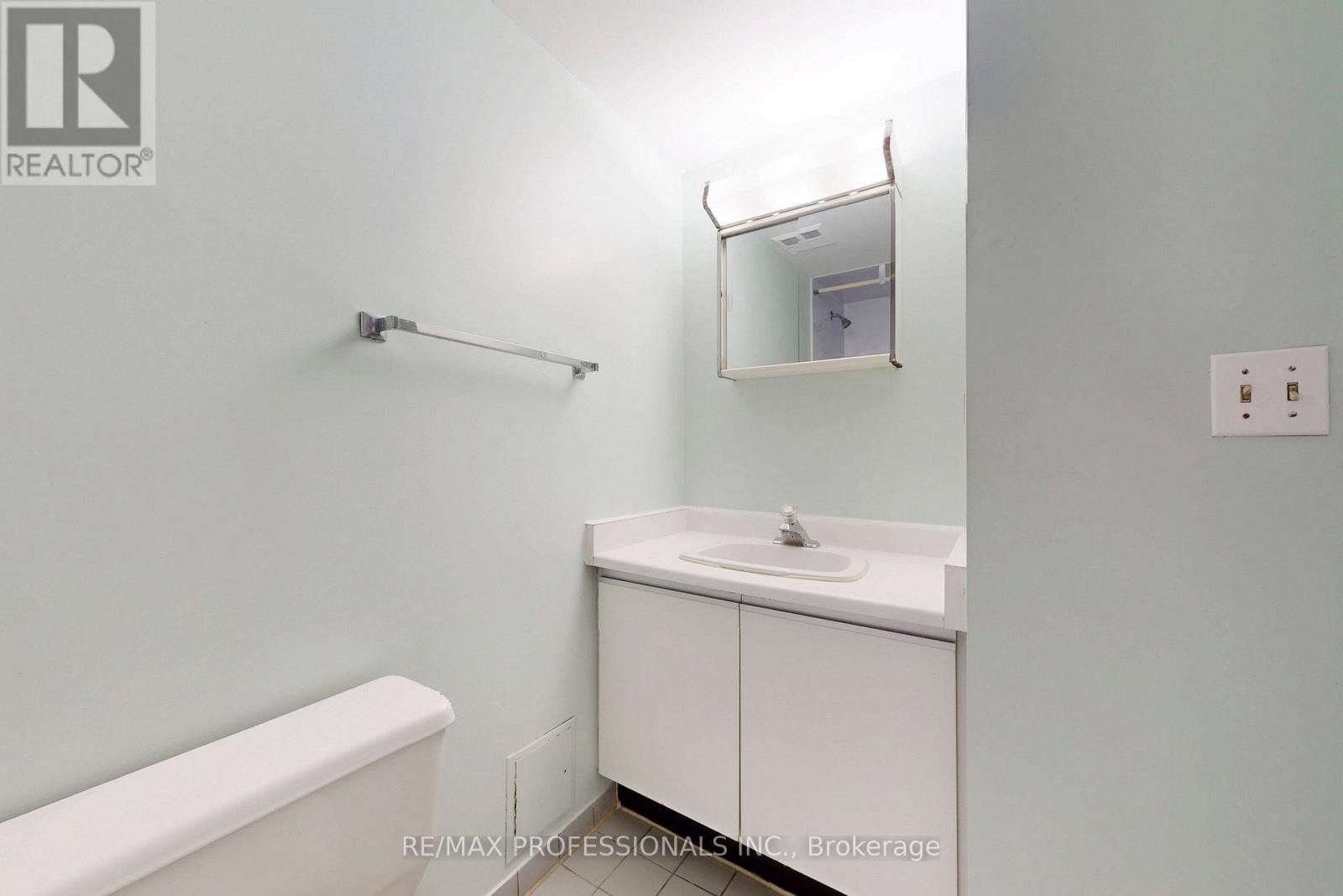 1911 - 10 Markbrook Lane, Toronto, Ontario  M9V 5E3 - Photo 14 - W12866610