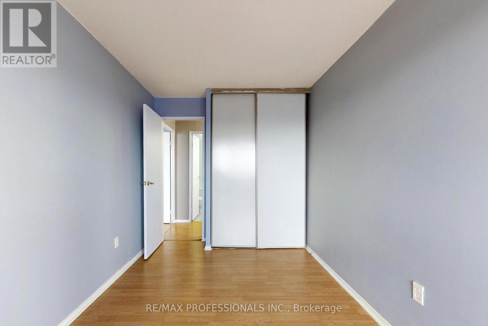 1911 - 10 Markbrook Lane, Toronto, Ontario  M9V 5E3 - Photo 18 - W12866610