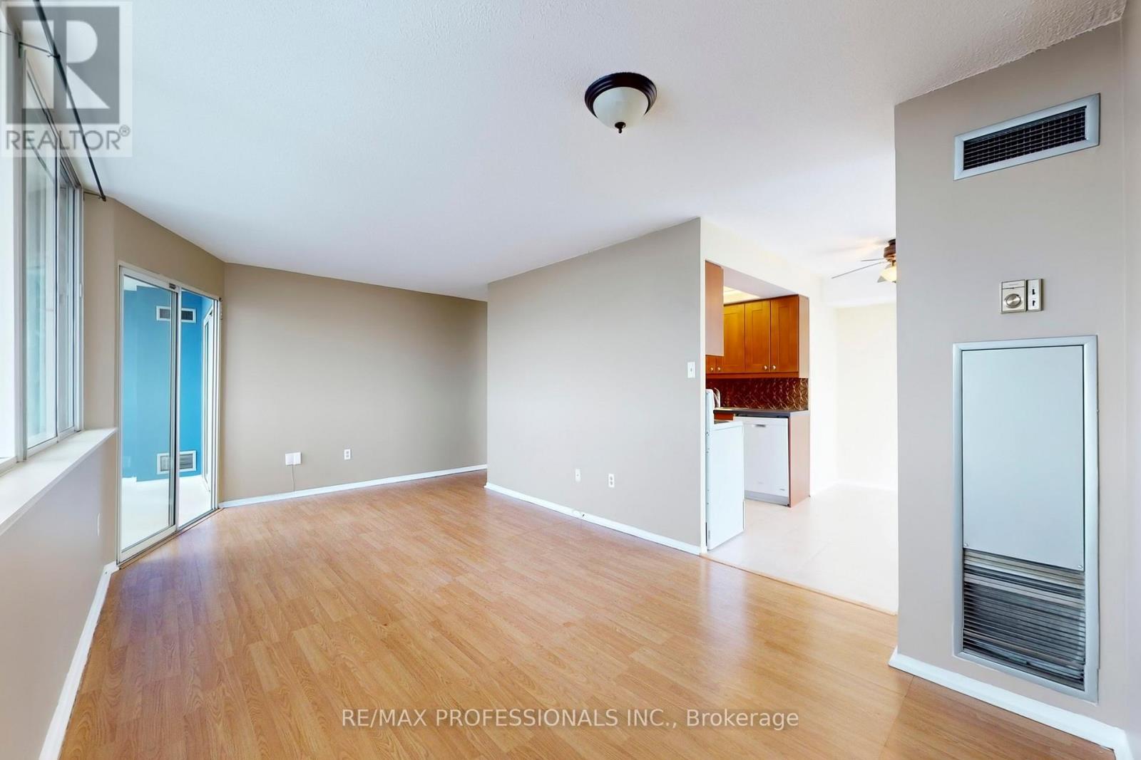 1911 - 10 Markbrook Lane, Toronto, Ontario  M9V 5E3 - Photo 3 - W12866610