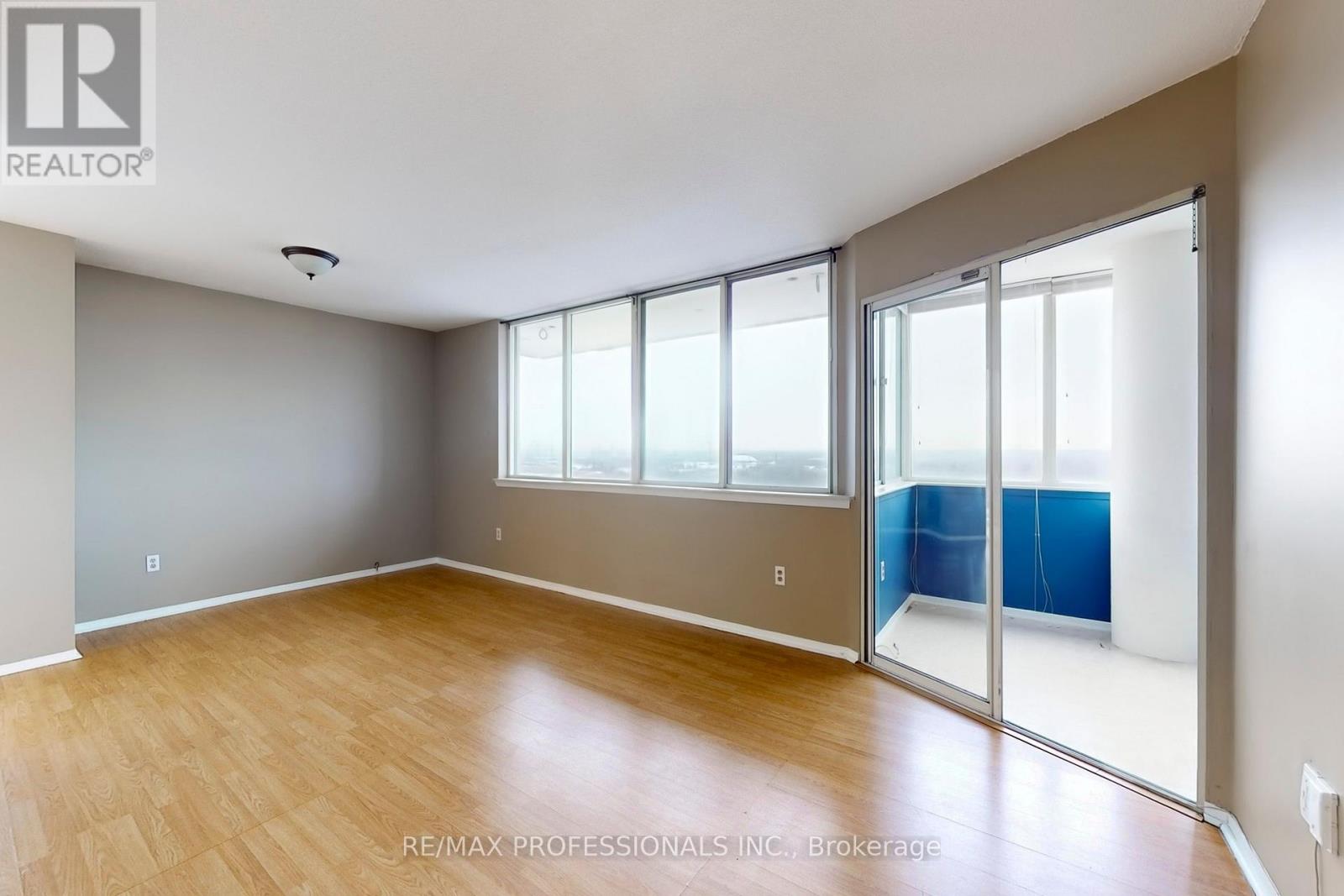 1911 - 10 Markbrook Lane, Toronto, Ontario  M9V 5E3 - Photo 4 - W12866610