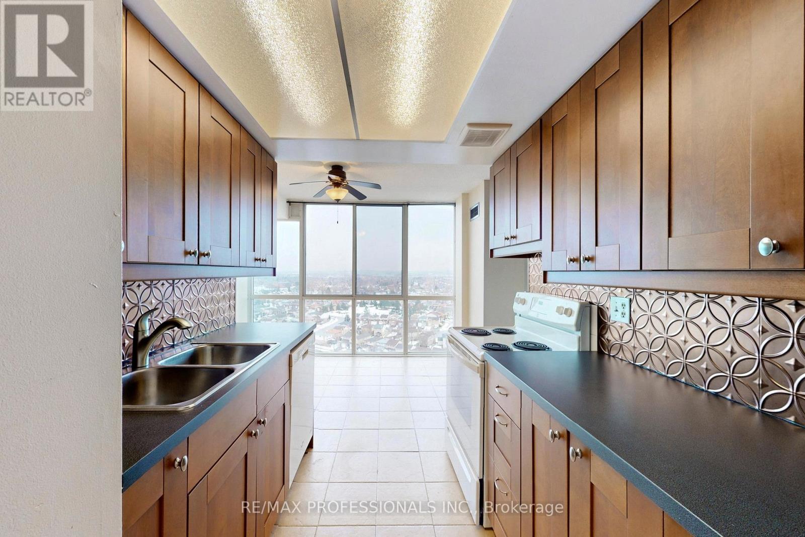 1911 - 10 Markbrook Lane, Toronto, Ontario  M9V 5E3 - Photo 7 - W12866610