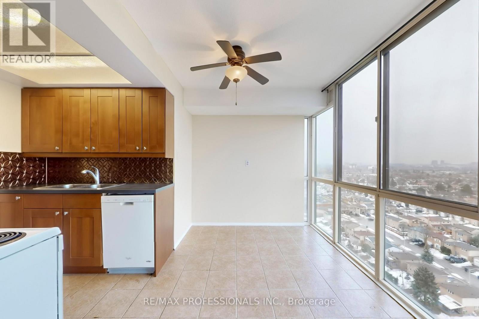 1911 - 10 Markbrook Lane, Toronto, Ontario  M9V 5E3 - Photo 8 - W12866610